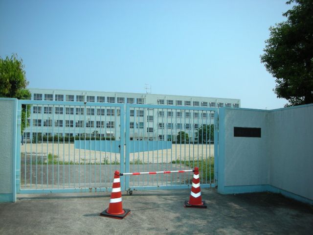 Primary school. Municipal Akimasa up to elementary school (elementary school) 960m