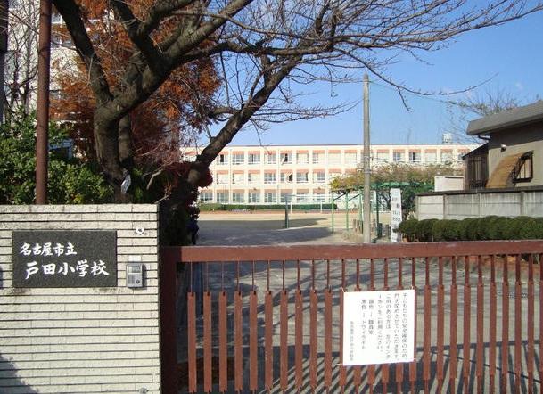 Primary school. 780m until Toda elementary school