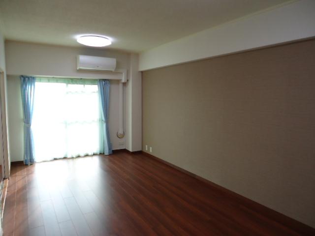 Living. LD9.5 tatami, Day is good