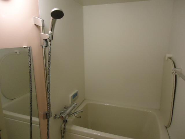 Bathroom. Unit bus shooting