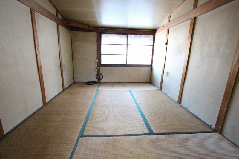 Other room space. I think you calm the Japanese-style room. 