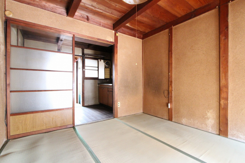 Living and room. It's Japanese mind Japanese-style room. 