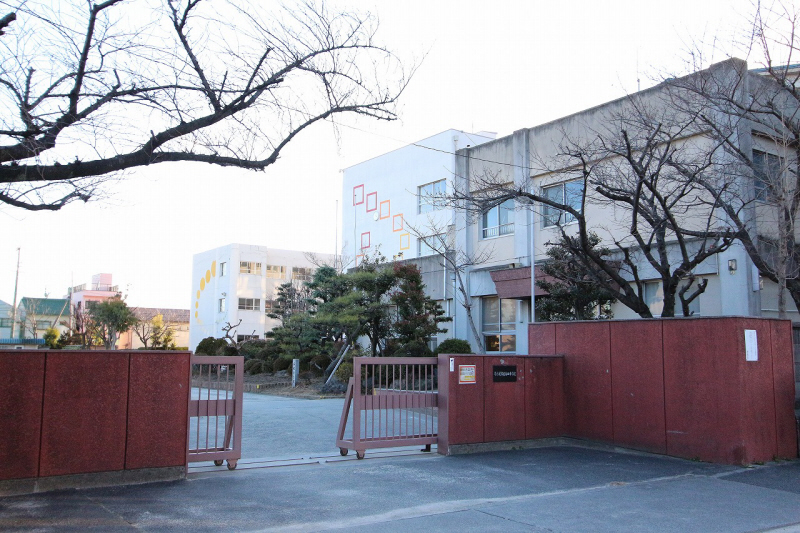 Primary school. Haruta to elementary school (elementary school) 848m