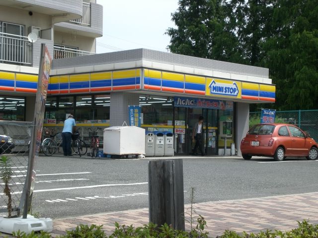 Convenience store. MINISTOP up (convenience store) 410m