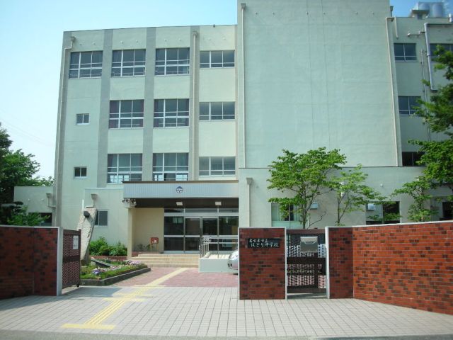 Junior high school. Municipal takes 1200m up to junior high school (junior high school)