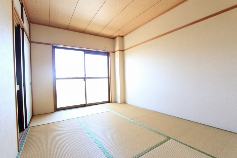 Living and room. Is the room where tatami settles. 