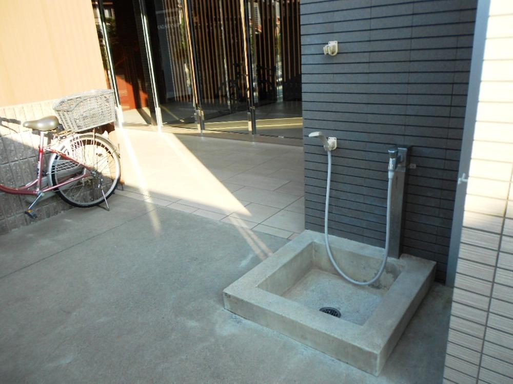 Other common areas. It is the first floor communal area of ​​pet foot washing place.