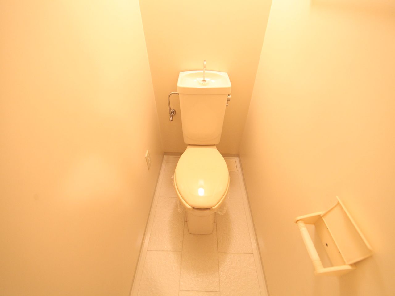 Toilet. Toilet (warm water washing toilet seat mounting possible)