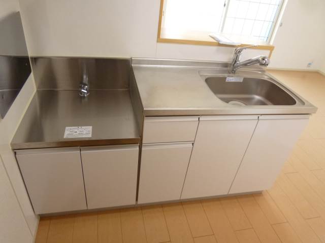 Kitchen. Two-burner stove can be installed ☆ (Photo image)