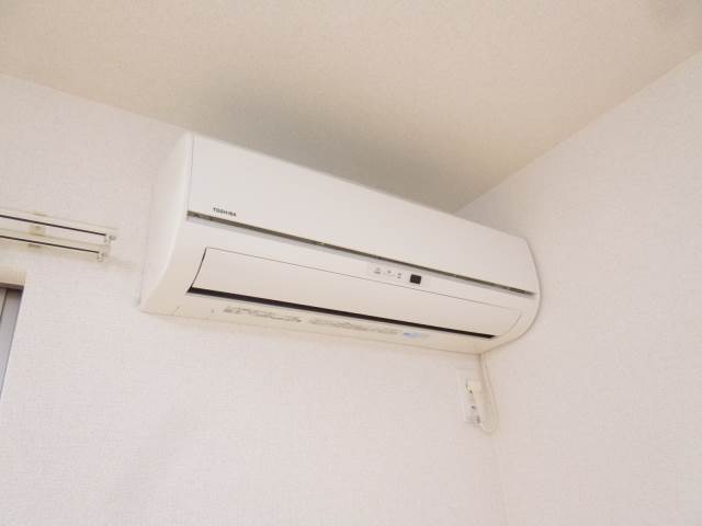 Other Equipment. There is of course air conditioning! (Photo image)