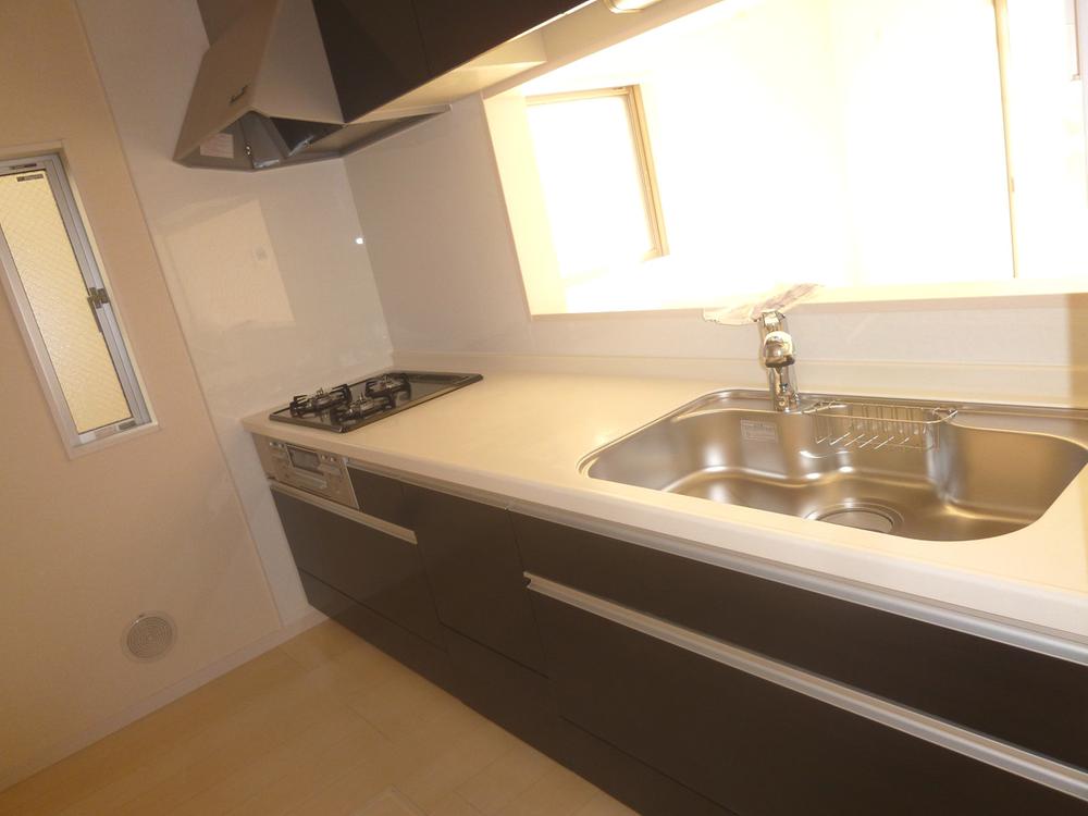 Kitchen. ◆ Underfloor storage with face-to-face kitchen ◆