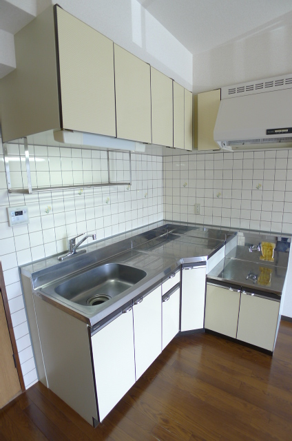 Kitchen. L-shaped kitchen ☆