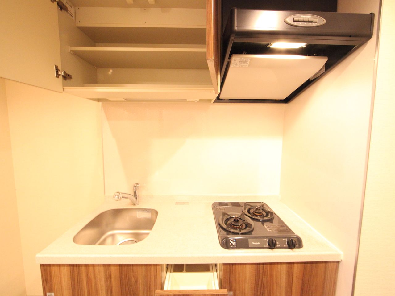 Kitchen. System kitchen (gas 2 burners) Refrigerator ・ Range, etc. You can offer