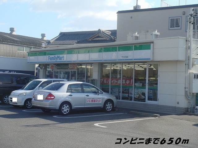 Convenience store. 650m to Family Mart (convenience store)