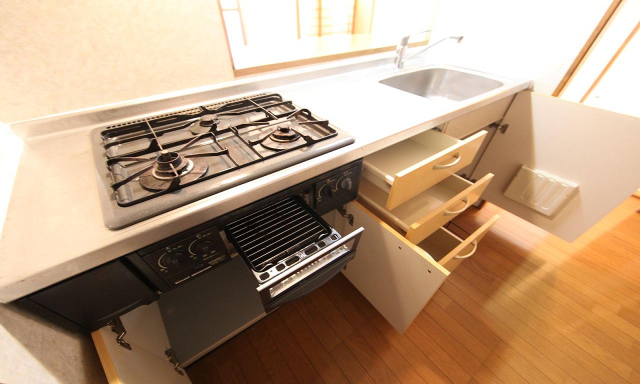 Kitchen. Counter Kitchen Gas stove 3-neck With grill