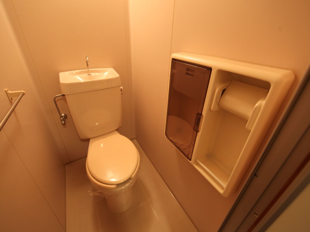 Toilet. bus ・ Restroom Warm water washing heating toilet seat installation Allowed