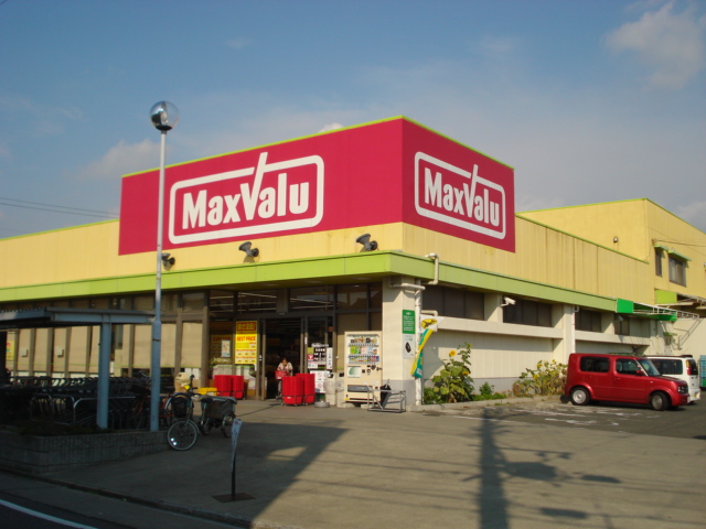 Supermarket. Maxvalu until the (super) 130m