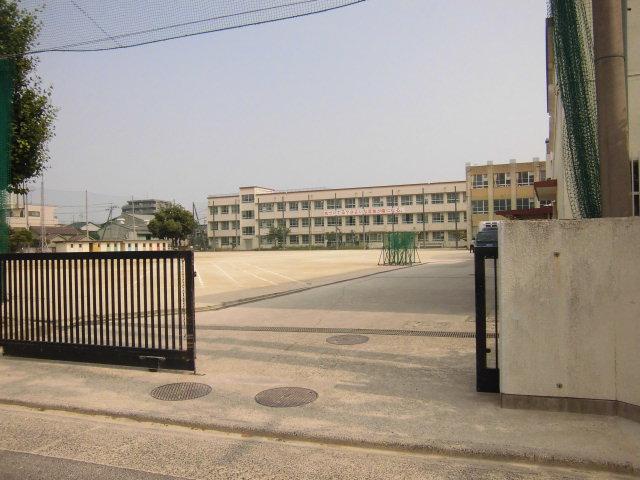 Junior high school. 1810m to Nagoya Municipal Showa Bridge Junior High School