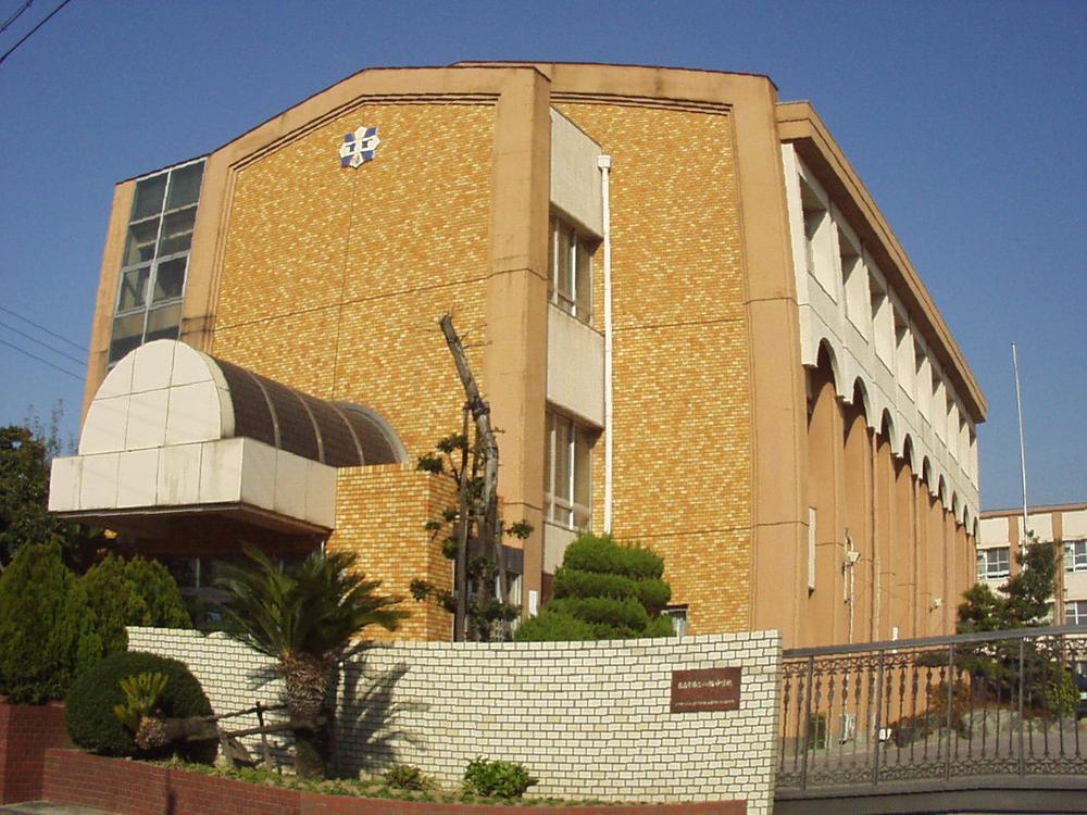 Junior high school. 853m to Nagoya Municipal Hachiman Junior High School