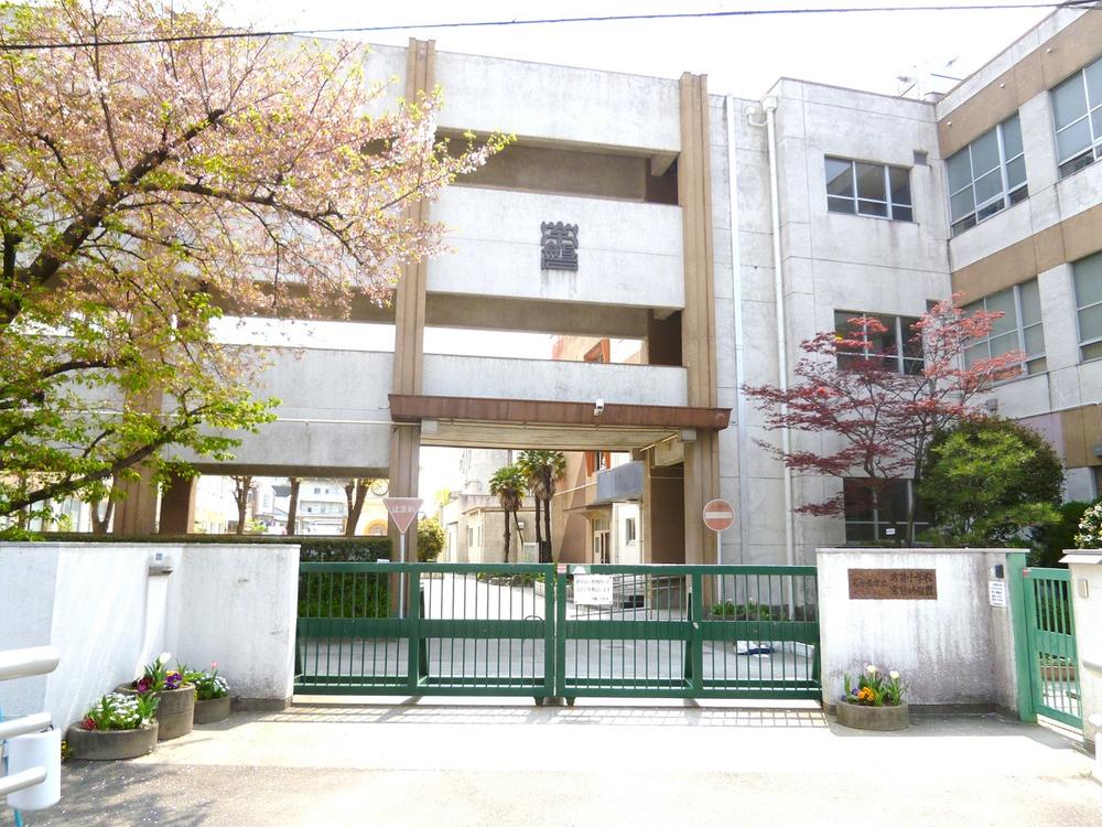 Primary school. Tokiwa until elementary school 670m