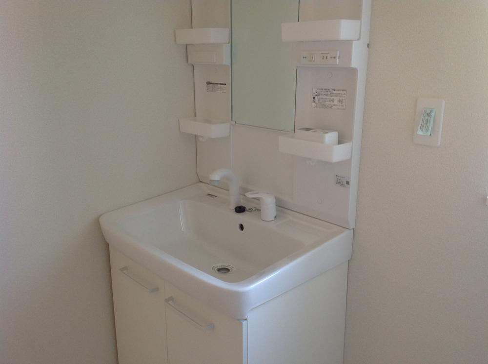 Wash basin, toilet. Indoor (11 May 2013) Shooting