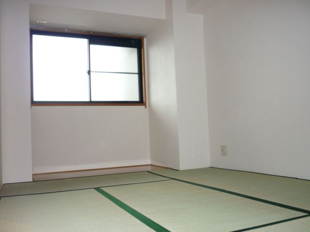 Living and room. North Japanese-style room 6 quires