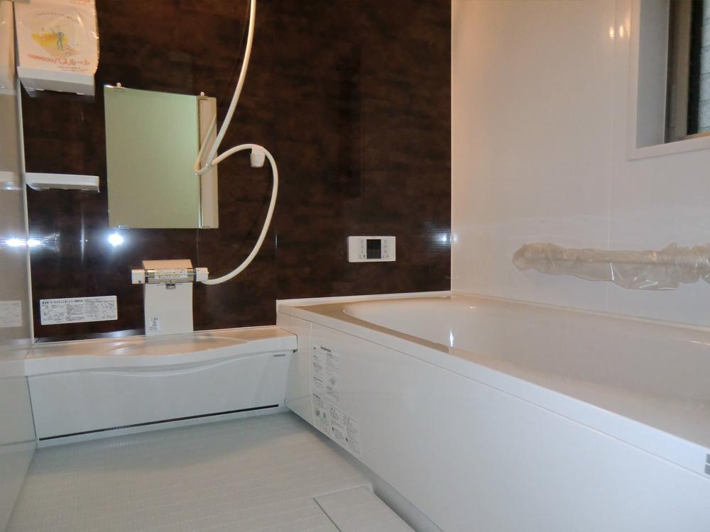 Bathroom. ◇ Bathroom ◇  Wide 1 tsubo size ・ Bathroom heating dryer ・ Insulation bathtub ・ Otobasu ・ Barrier-free ・ There bathroom window