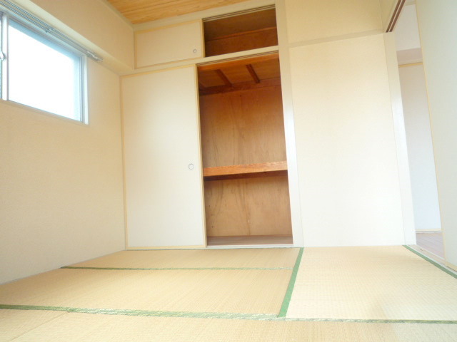 Other room space. It will be healed in a Japanese-style room