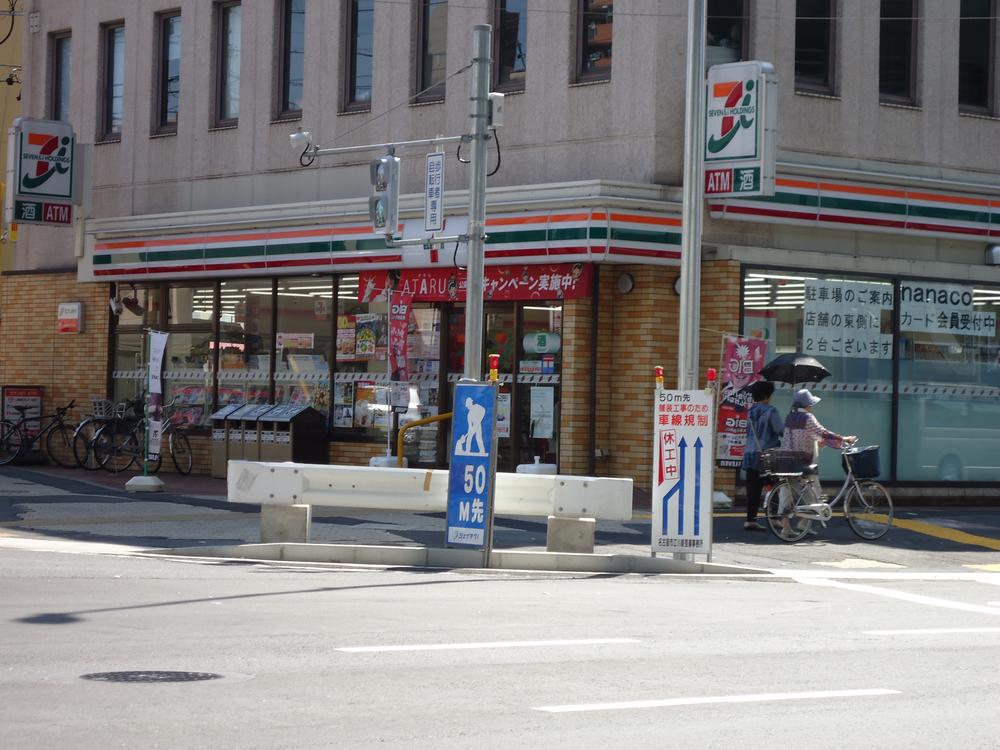 Convenience store. 120m to Seven-Eleven