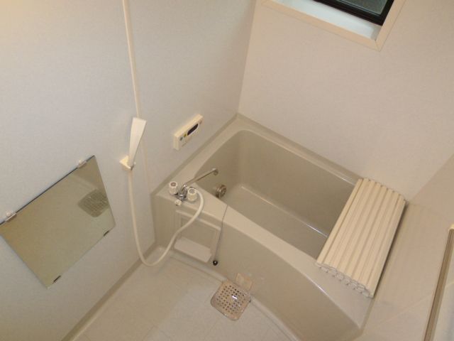 Bath. Easy bathroom there is a window ventilation