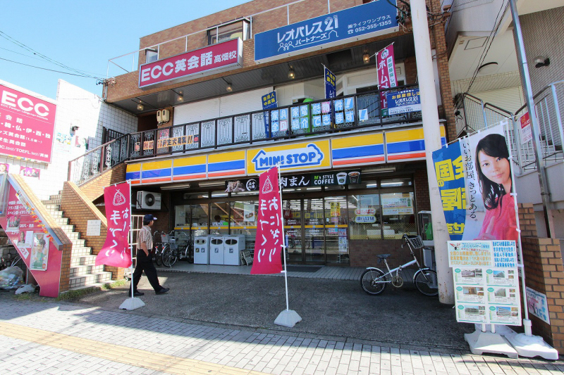 Convenience store. MINISTOP Takahata Station store up (convenience store) 60m