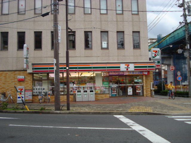 Convenience store. Seven-Eleven (convenience store) to 400m