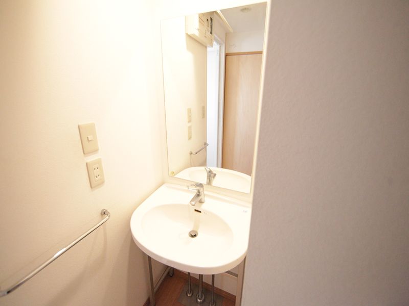 Washroom. Dressing room With separate wash basin