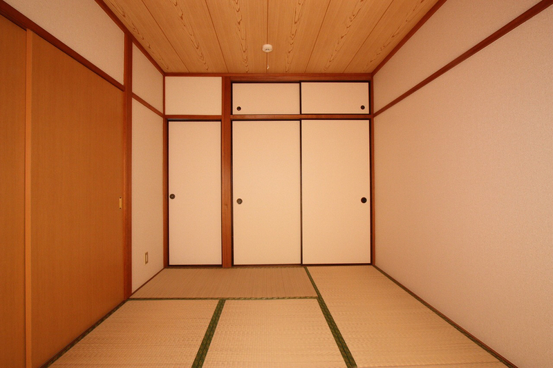 Living and room. Is a tatami room with a flavor. 