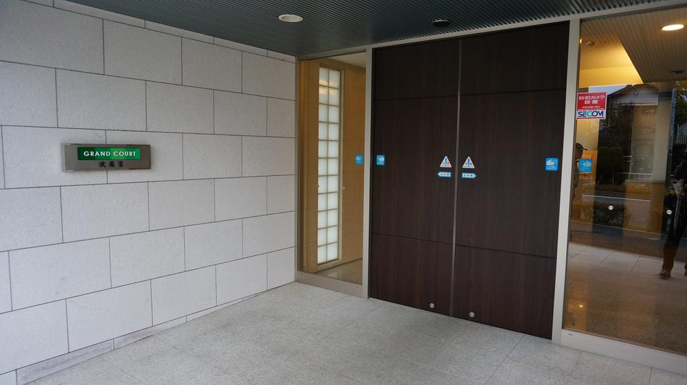 Entrance. Common areas