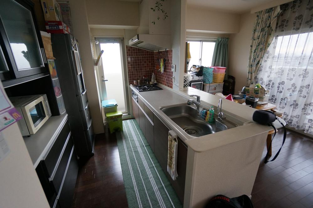 Kitchen. Indoor (12 May 2013) Shooting