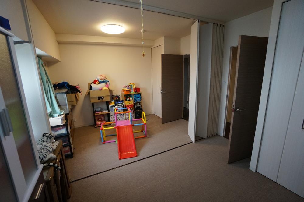 Non-living room. Indoor (12 May 2013) Shooting