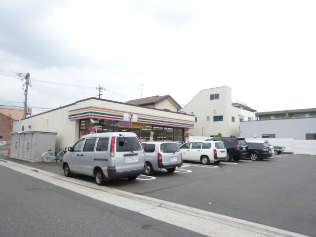 Convenience store. Seven-Eleven Nagoya Karasumori cho 8-chome up (convenience store) 602m