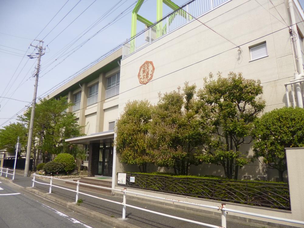 Primary school. 720m up to elementary school Nagoya Municipal Showa Bridge