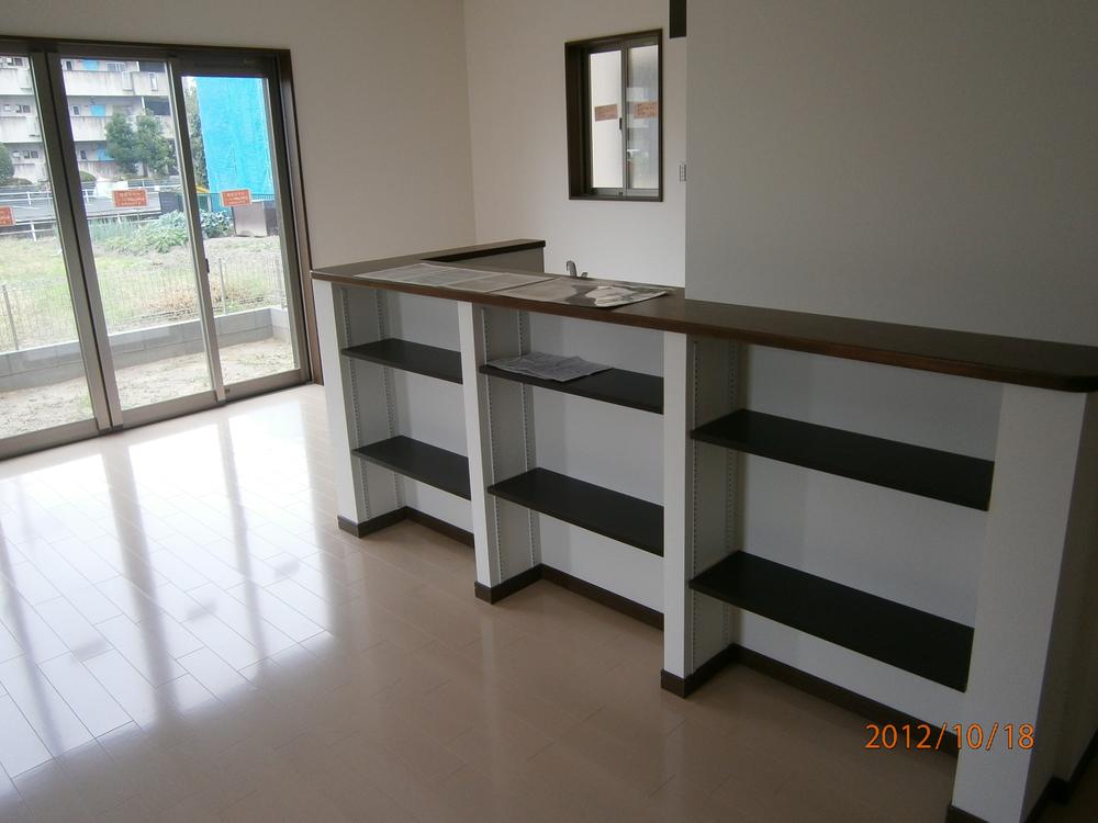 Living. Convenient movable kitchen counter