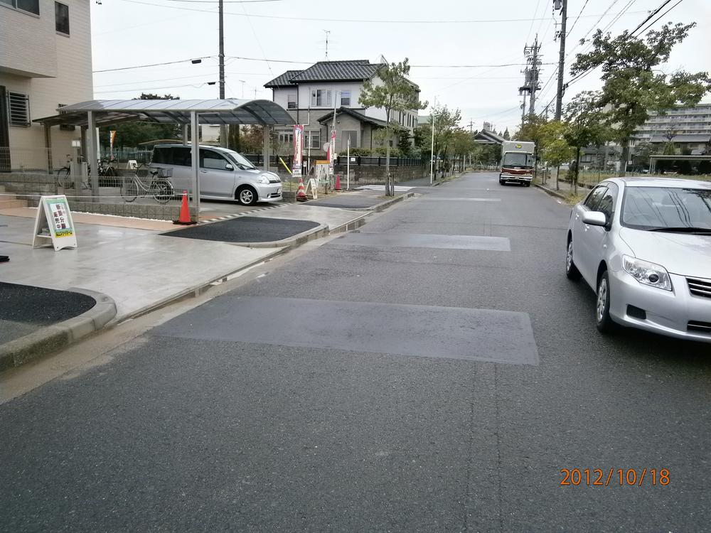 Local photos, including front road. A quiet street in the more front road 8M