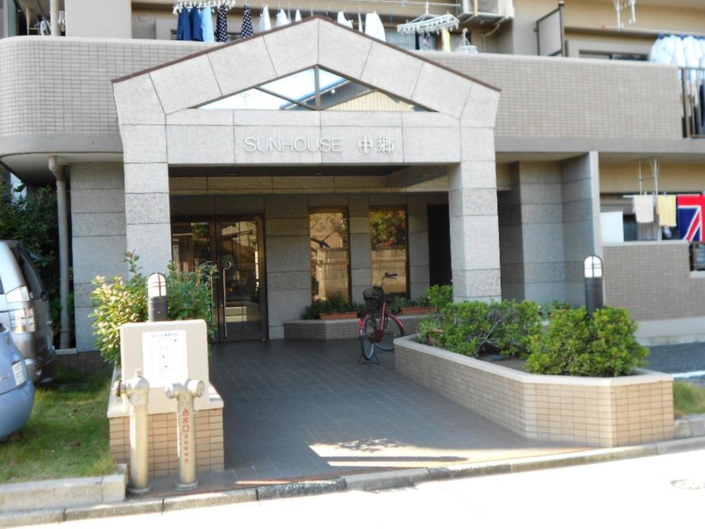 Local appearance photo. There is a entrance to the building east. (November 2013) Shooting