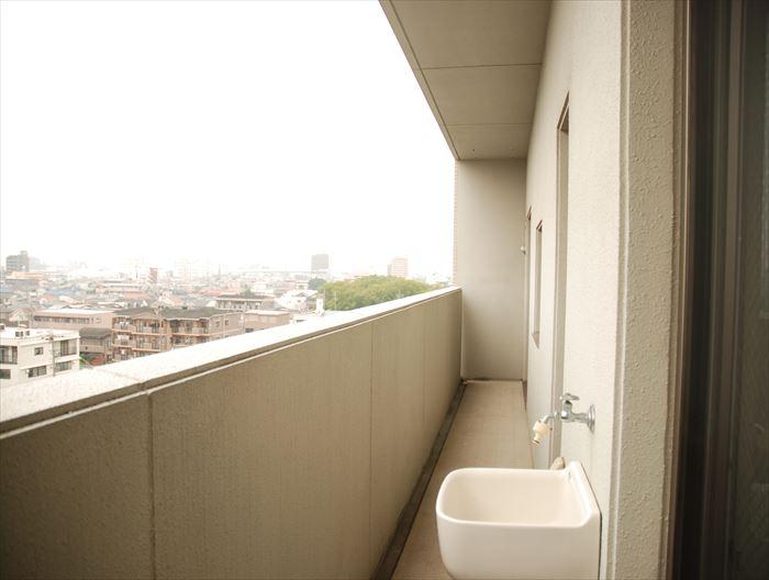 Balcony. West balcony small washbasin