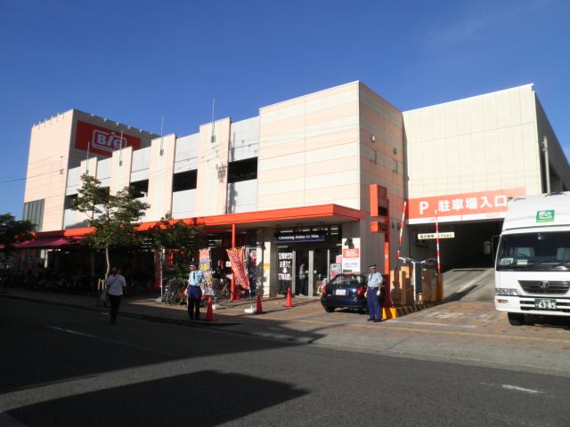 Shopping centre. The ・ big 610m until Express (Super) (shopping center)