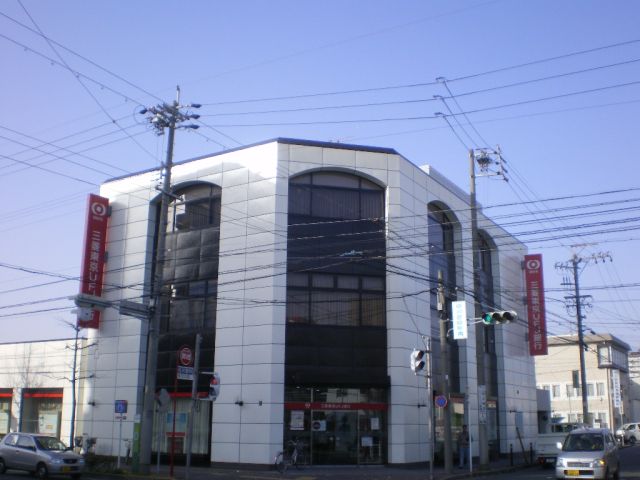 Bank. 880m to Bank of Tokyo-Mitsubishi UFJ Bank (Bank)