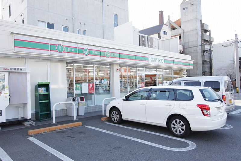 Convenience store. STORE100 Nakagawa Shinoharabashitori store up (convenience store) 209m