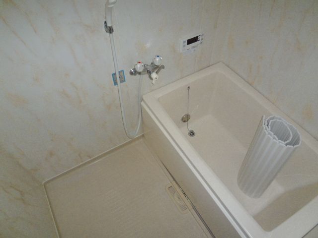 Bath. Bathroom with Reheating function