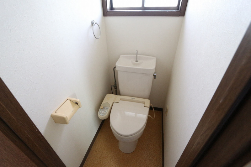 Toilet. I like to have a window. (image)