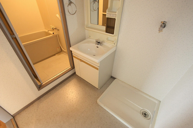 Washroom. Large dressing room is convenient