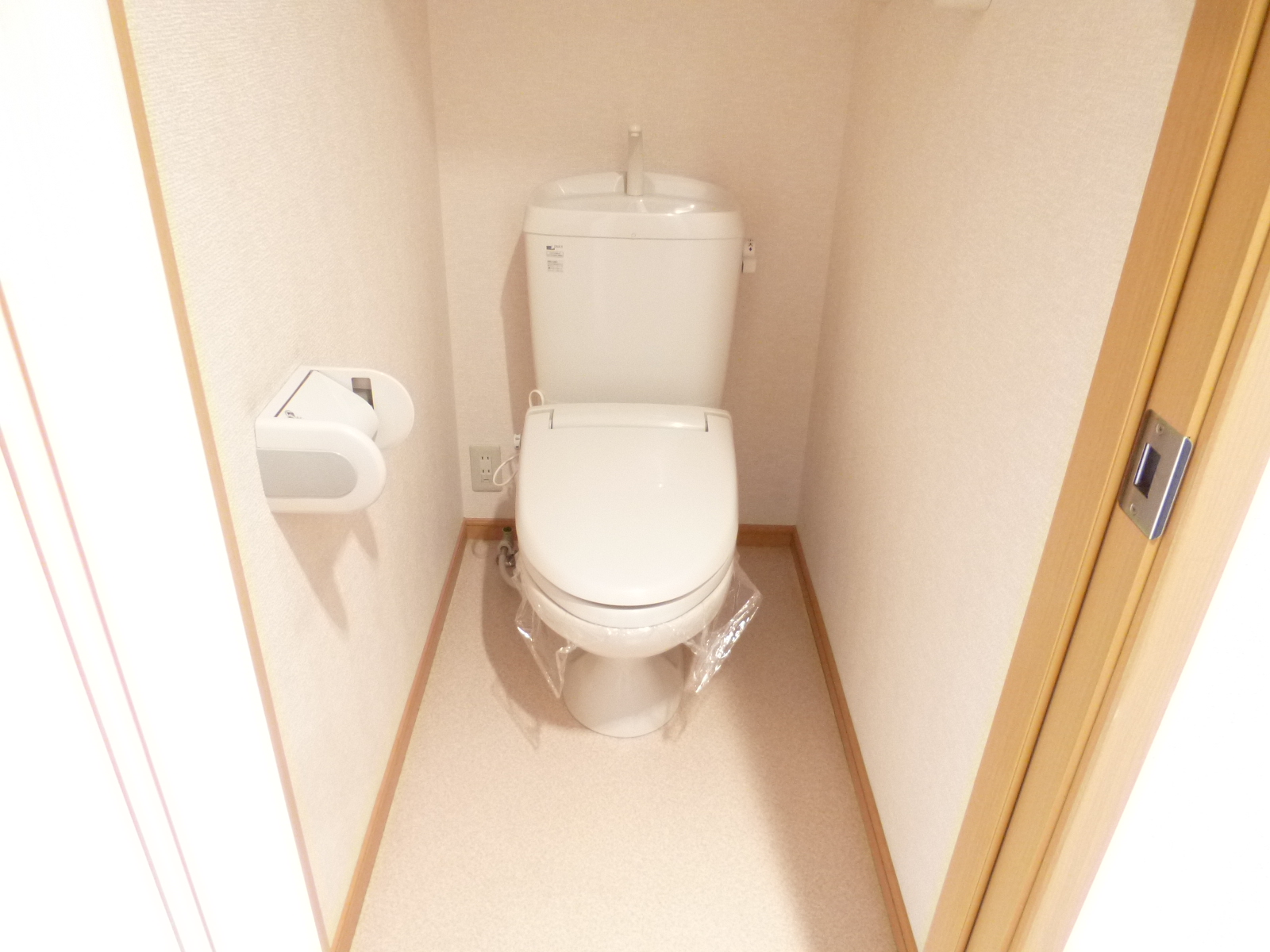 Toilet. Toilet is of with a heating toilet seat ^^